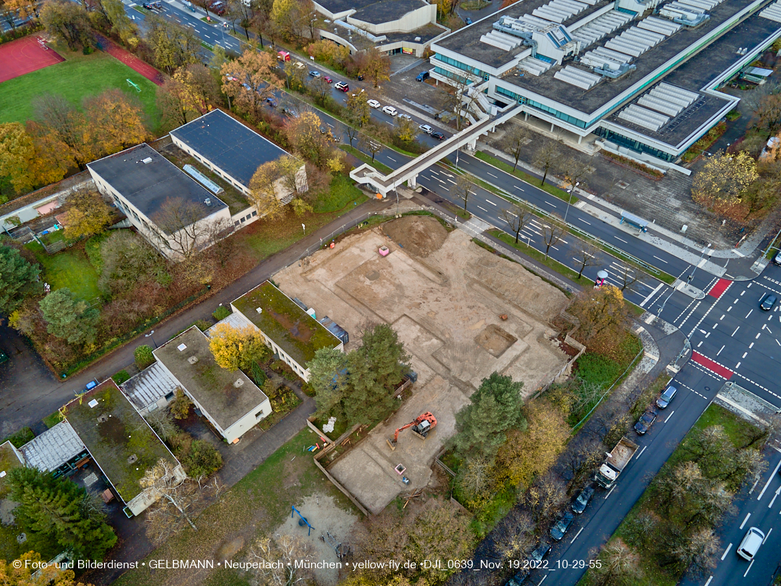 19.11.2022 - Luftbilder von der Baustelle an der Quiddestraße 'Haus für Kinder' in Neuperlach